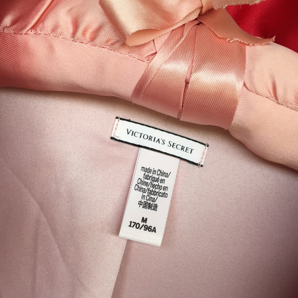 NWOT VS CLASSIC SATIN ROBE/LOUNGING JACKET/LIPSTICK RED/LINED BELTED W/TASSELS - Picture 10 of 10